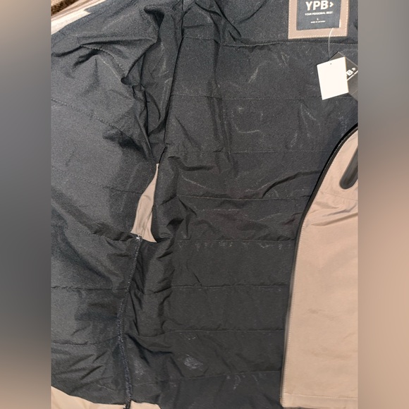 Abercrombie & Fitch Men’s Puffer YPB Jacket - Picture 8 of 16